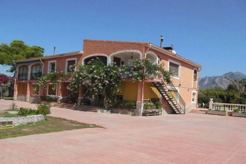 Busot,Alicante,España,11 Bedrooms Bedrooms,8 BathroomsBathrooms,Chalets,17878