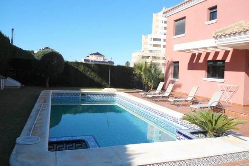 Torrevieja,Alicante,España,4 Bedrooms Bedrooms,3 BathroomsBathrooms,Chalets,17901