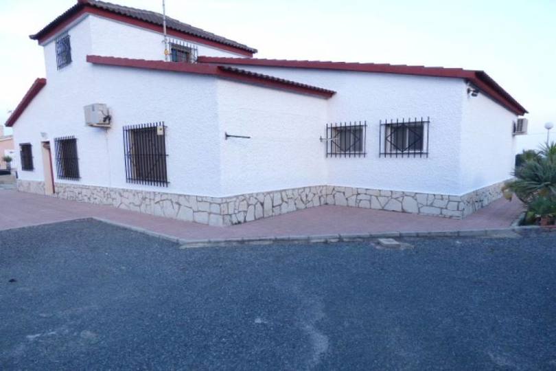 Elche,Alicante,España,5 Bedrooms Bedrooms,3 BathroomsBathrooms,Chalets,17904
