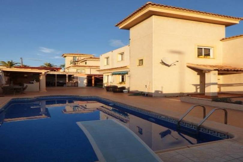 Torrevieja,Alicante,España,4 Bedrooms Bedrooms,3 BathroomsBathrooms,Chalets,17908