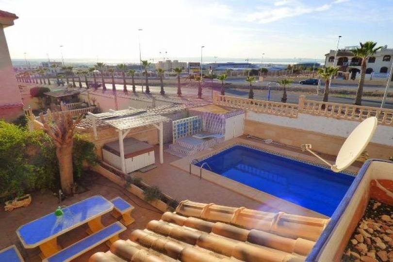 Torrevieja,Alicante,España,4 Bedrooms Bedrooms,3 BathroomsBathrooms,Chalets,17908