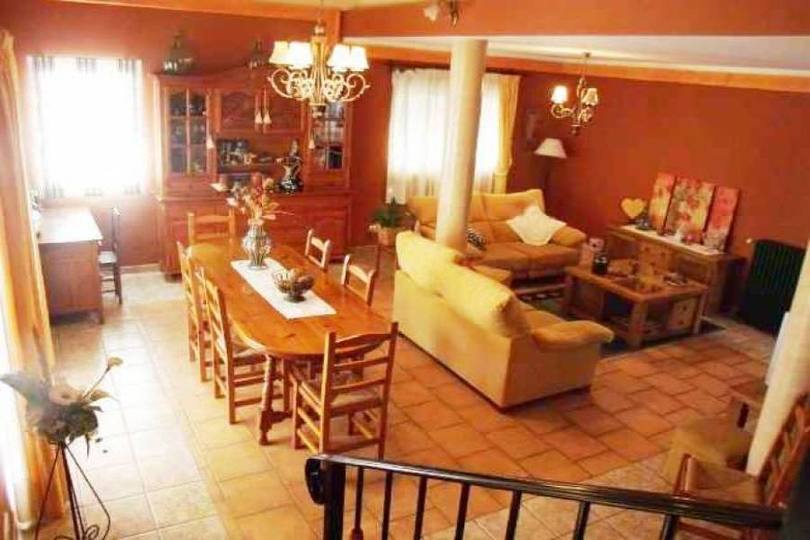 San Vicente del Raspeig,Alicante,España,6 Bedrooms Bedrooms,3 BathroomsBathrooms,Chalets,18014