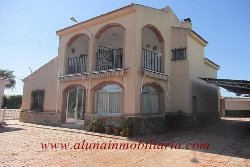 San Vicente del Raspeig,Alicante,España,3 Bedrooms Bedrooms,2 BathroomsBathrooms,Chalets,18029