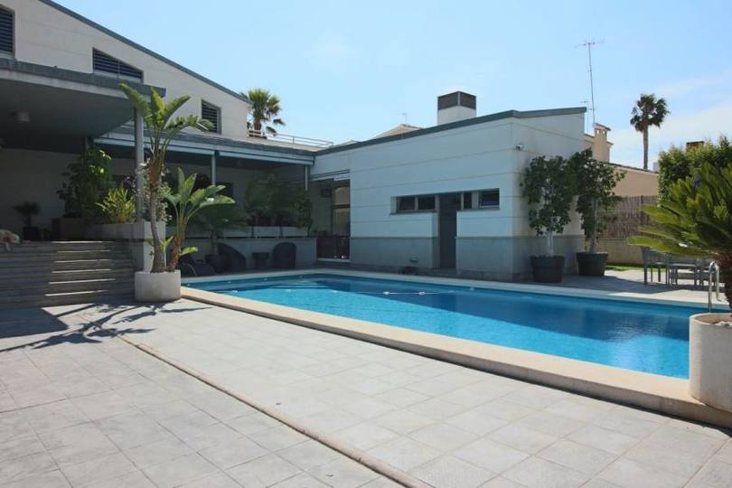 Elche,Alicante,España,6 Bedrooms Bedrooms,4 BathroomsBathrooms,Chalets,18908
