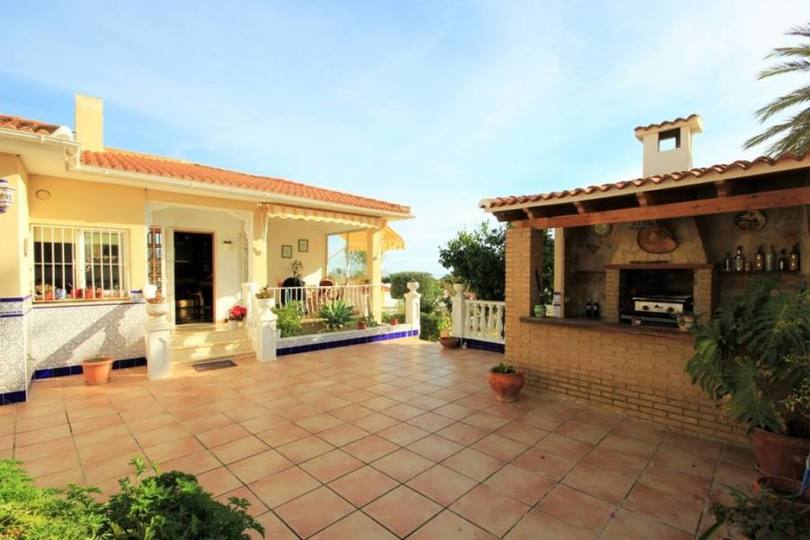 La Nucia,Alicante,España,4 Bedrooms Bedrooms,2 BathroomsBathrooms,Chalets,18918