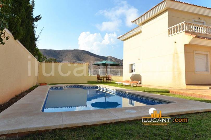 el Campello,Alicante,España,4 Bedrooms Bedrooms,3 BathroomsBathrooms,Chalets,18933