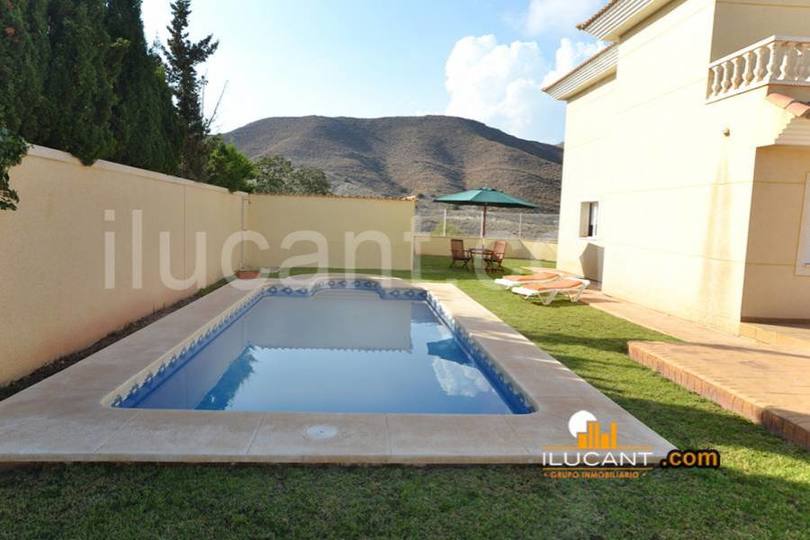 el Campello,Alicante,España,4 Bedrooms Bedrooms,3 BathroomsBathrooms,Chalets,18933
