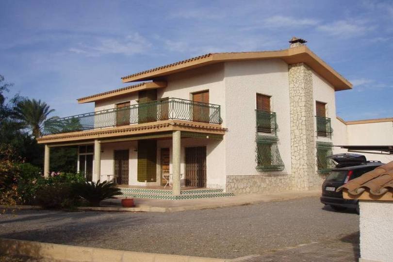 Elche,Alicante,España,6 Bedrooms Bedrooms,2 BathroomsBathrooms,Chalets,18959