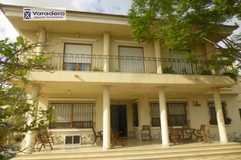 Elche,Alicante,España,8 Bedrooms Bedrooms,3 BathroomsBathrooms,Chalets,18960