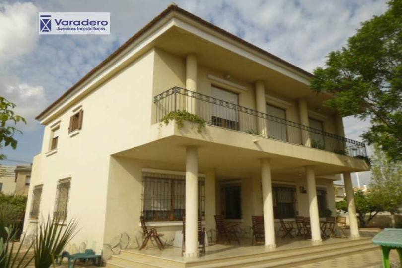 Elche,Alicante,España,8 Bedrooms Bedrooms,3 BathroomsBathrooms,Chalets,18960