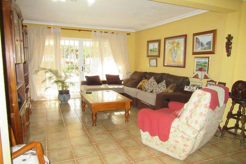 Alicante,Alicante,España,4 Bedrooms Bedrooms,2 BathroomsBathrooms,Chalets,18983
