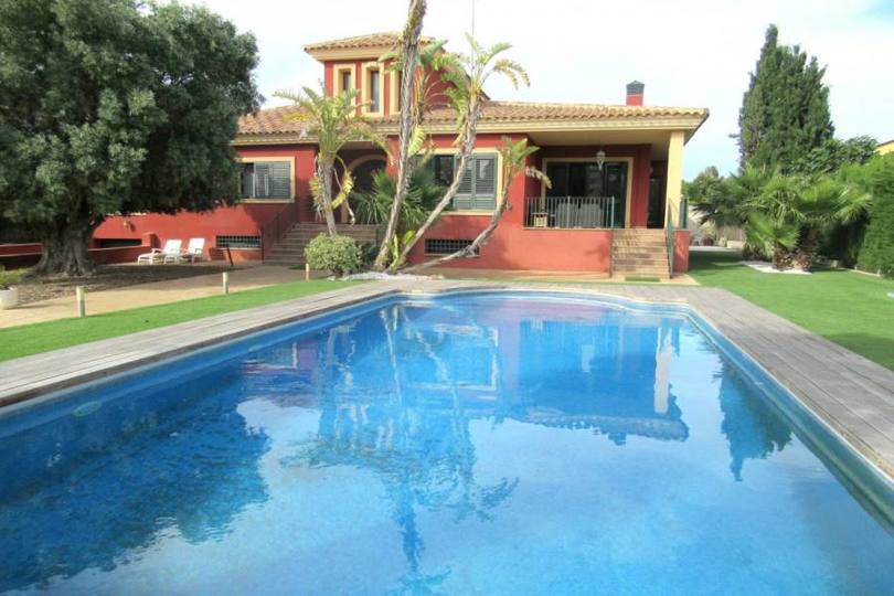 Alicante,Alicante,España,5 Bedrooms Bedrooms,4 BathroomsBathrooms,Chalets,18986