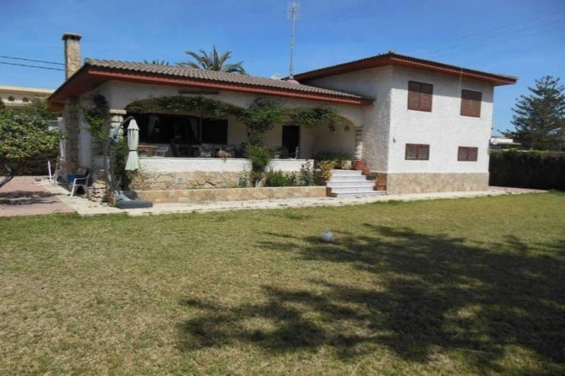 el Campello,Alicante,España,5 Bedrooms Bedrooms,3 BathroomsBathrooms,Chalets,18987