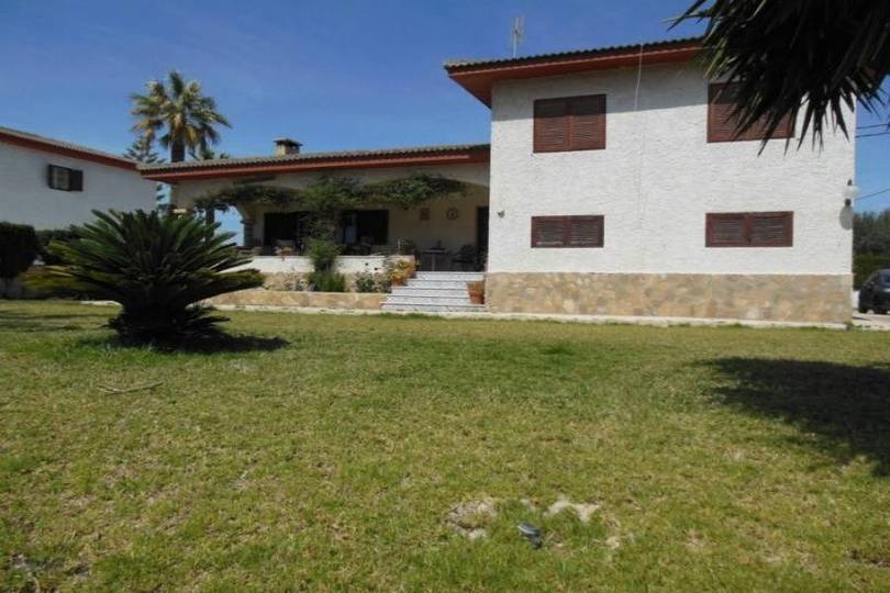 el Campello,Alicante,España,5 Bedrooms Bedrooms,3 BathroomsBathrooms,Chalets,18987