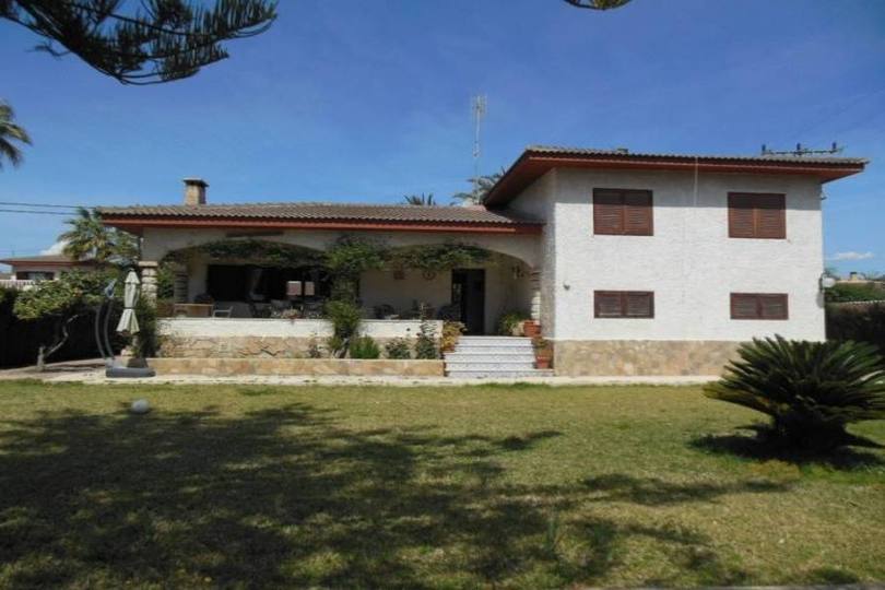 el Campello,Alicante,España,5 Bedrooms Bedrooms,3 BathroomsBathrooms,Chalets,18987
