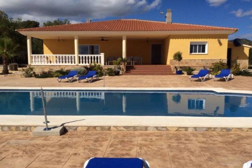 Onil,Alicante,España,4 Bedrooms Bedrooms,2 BathroomsBathrooms,Chalets,18995