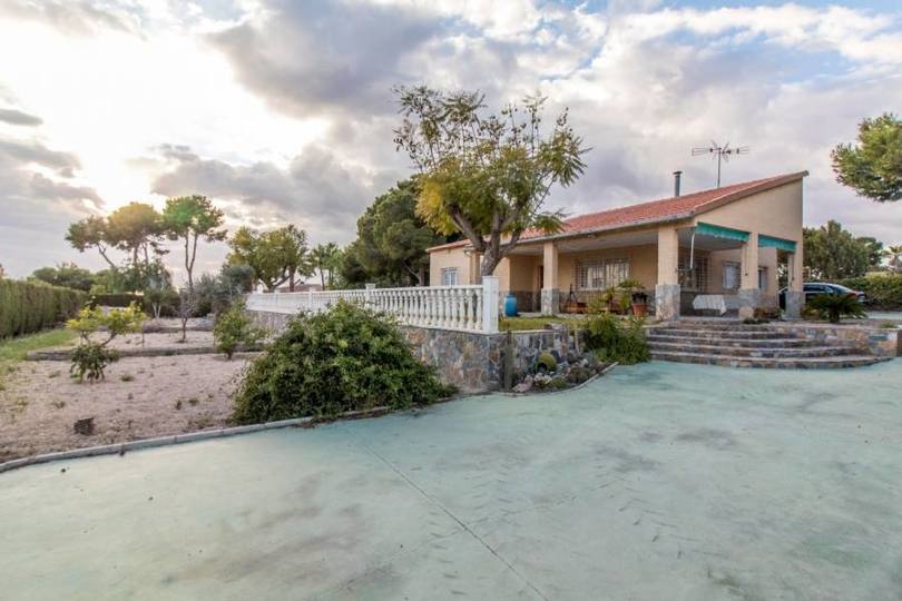 Elche,Alicante,España,4 Bedrooms Bedrooms,1 BañoBathrooms,Chalets,19024