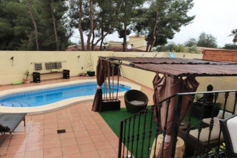 La Nucia,Alicante,España,3 Bedrooms Bedrooms,2 BathroomsBathrooms,Chalets,19056