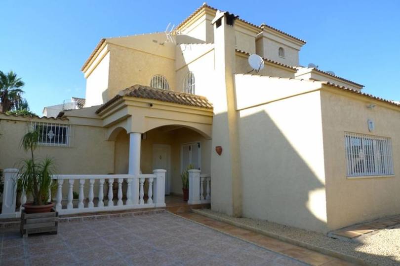 La Nucia,Alicante,España,4 Bedrooms Bedrooms,2 BathroomsBathrooms,Chalets,19058