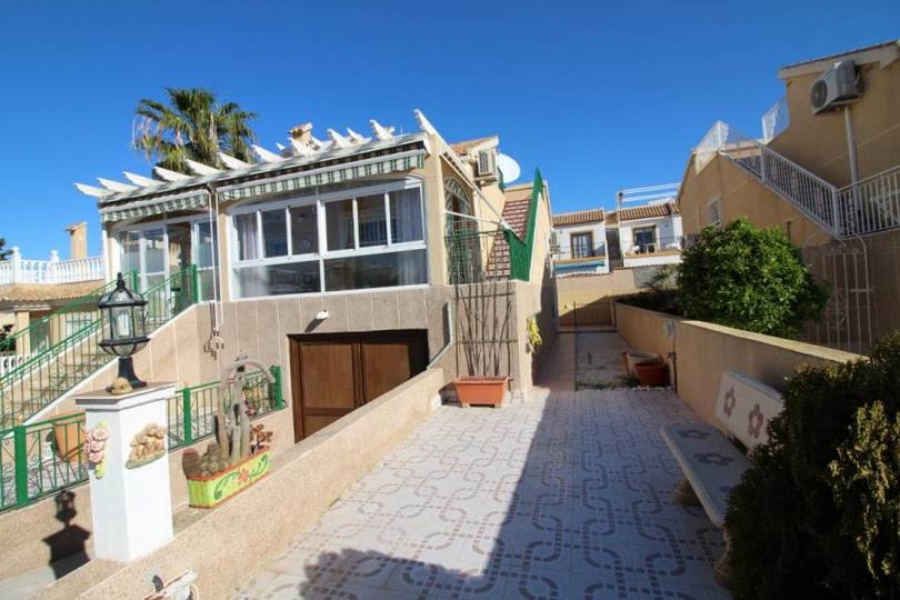 Orihuela Costa,Alicante,España,3 Bedrooms Bedrooms,2 BathroomsBathrooms,Chalets,19062