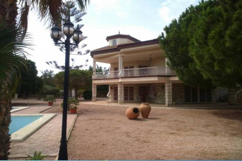 Elche,Alicante,España,5 Bedrooms Bedrooms,3 BathroomsBathrooms,Chalets,19067