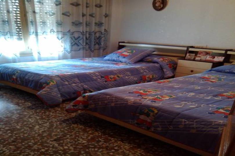 Elche,Alicante,España,4 Bedrooms Bedrooms,1 BañoBathrooms,Chalets,19074