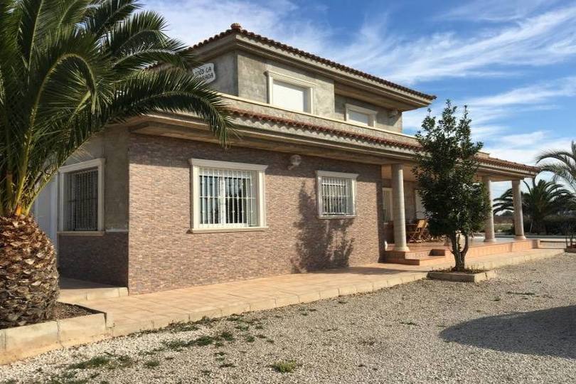 Elche,Alicante,España,4 Bedrooms Bedrooms,3 BathroomsBathrooms,Chalets,19091