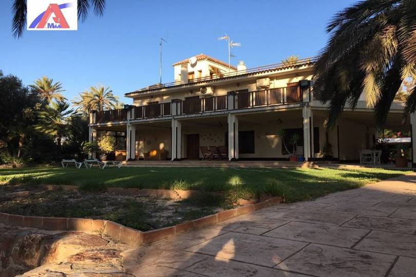 Elche,Alicante,España,4 Bedrooms Bedrooms,4 BathroomsBathrooms,Chalets,19106