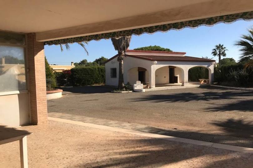 Elche,Alicante,España,3 Bedrooms Bedrooms,2 BathroomsBathrooms,Chalets,19115