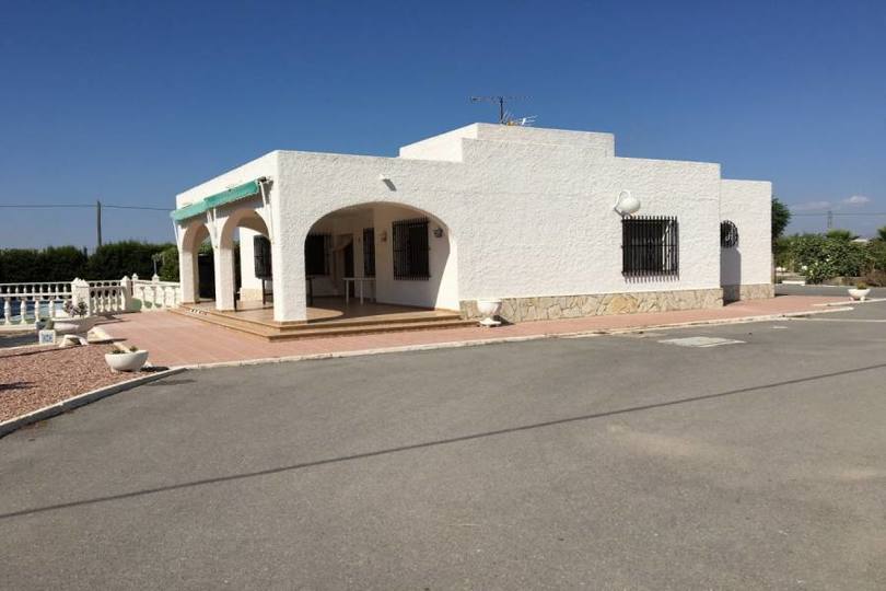 Elche,Alicante,España,4 Bedrooms Bedrooms,2 BathroomsBathrooms,Chalets,19121