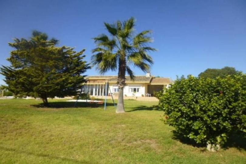 Elche,Alicante,España,5 Bedrooms Bedrooms,2 BathroomsBathrooms,Chalets,19125