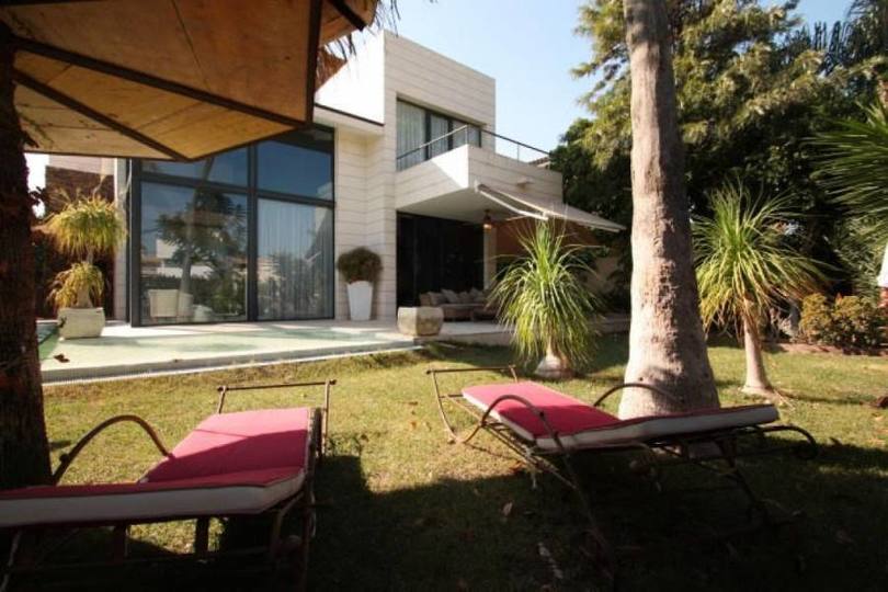 Alicante,Alicante,España,3 Bedrooms Bedrooms,4 BathroomsBathrooms,Chalets,19130