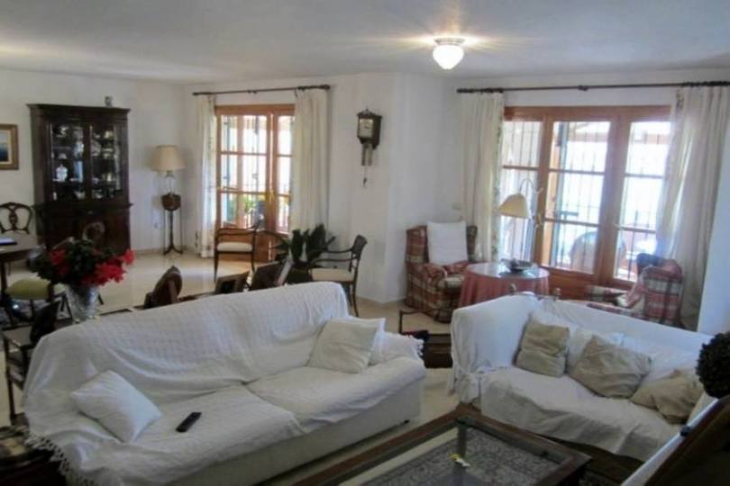 Mutxamel,Alicante,España,8 Bedrooms Bedrooms,3 BathroomsBathrooms,Chalets,19141