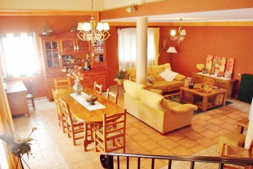 San Vicente del Raspeig,Alicante,España,6 Bedrooms Bedrooms,3 BathroomsBathrooms,Chalets,19150