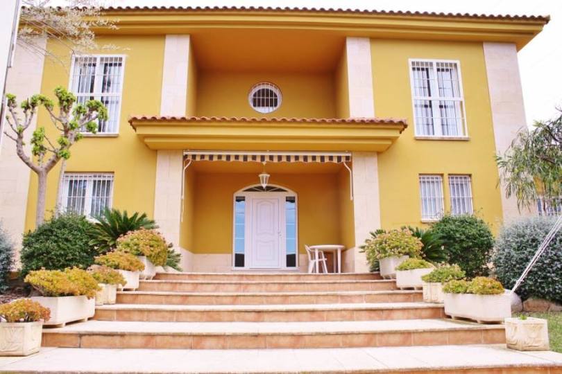 Alicante,Alicante,España,5 Bedrooms Bedrooms,4 BathroomsBathrooms,Chalets,19155