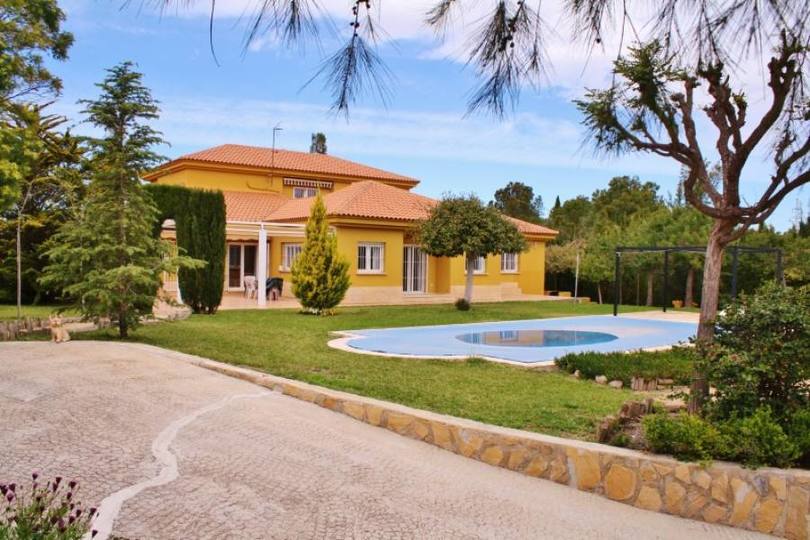 Alicante,Alicante,España,5 Bedrooms Bedrooms,4 BathroomsBathrooms,Chalets,19155