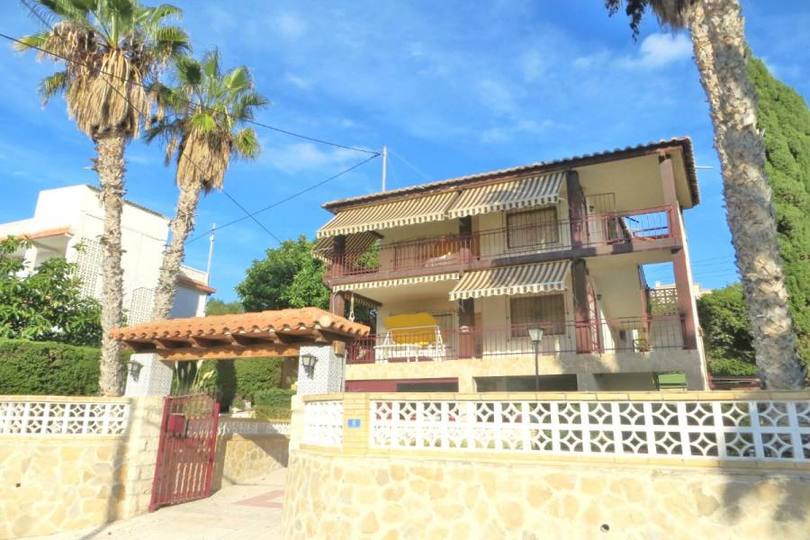 el Campello,Alicante,España,6 Bedrooms Bedrooms,2 BathroomsBathrooms,Chalets,19175
