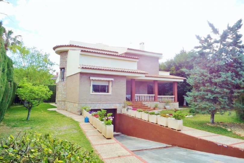 Mutxamel,Alicante,España,5 Bedrooms Bedrooms,3 BathroomsBathrooms,Chalets,19179