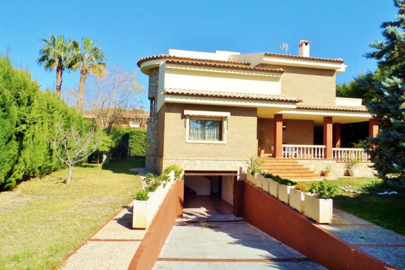 Mutxamel,Alicante,España,5 Bedrooms Bedrooms,3 BathroomsBathrooms,Chalets,19179