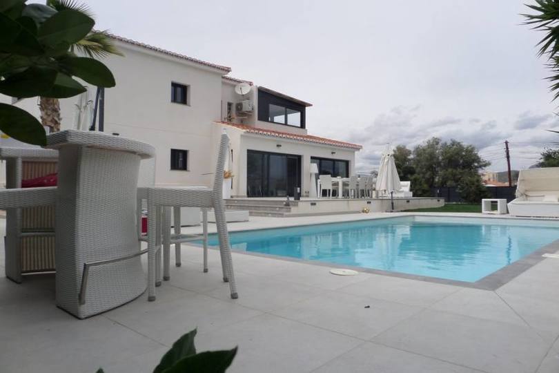 Alicante,Alicante,España,4 Bedrooms Bedrooms,3 BathroomsBathrooms,Chalets,19183