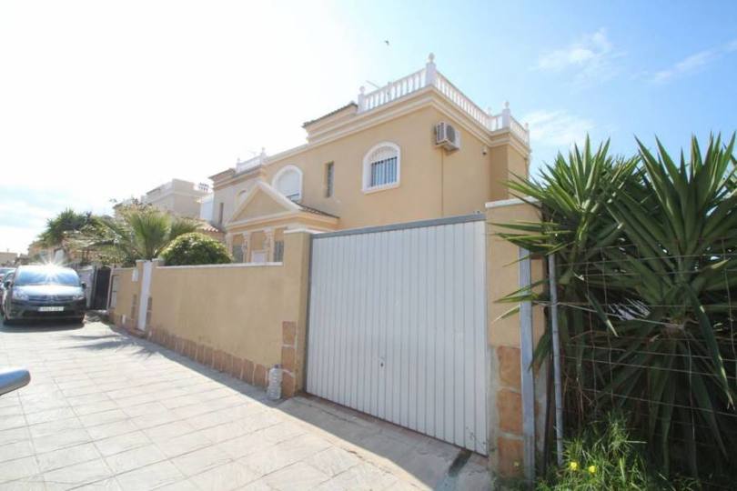 Torrevieja,Alicante,España,4 Bedrooms Bedrooms,2 BathroomsBathrooms,Chalets,19212