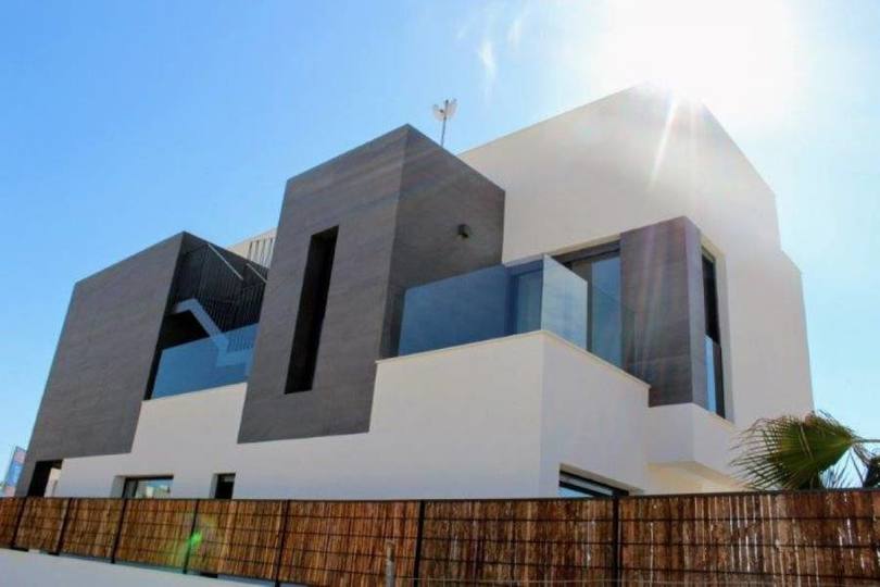 Elche,Alicante,España,3 Bedrooms Bedrooms,3 BathroomsBathrooms,Chalets,19285