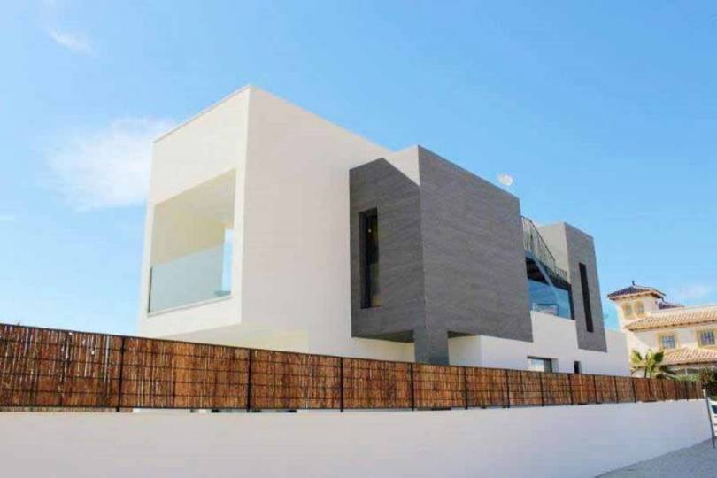 Elche,Alicante,España,3 Bedrooms Bedrooms,3 BathroomsBathrooms,Chalets,19285