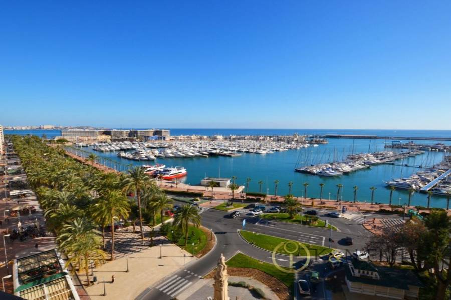 Alicante,Alicante,España,4 Bedrooms Bedrooms,2 BathroomsBathrooms,Atico,21722