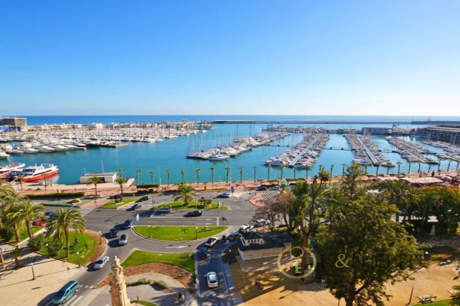 Alicante,Alicante,España,4 Bedrooms Bedrooms,2 BathroomsBathrooms,Atico,21722