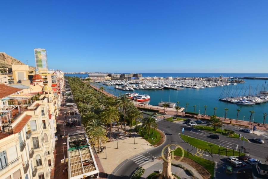 Alicante,Alicante,España,4 Bedrooms Bedrooms,2 BathroomsBathrooms,Atico,21722
