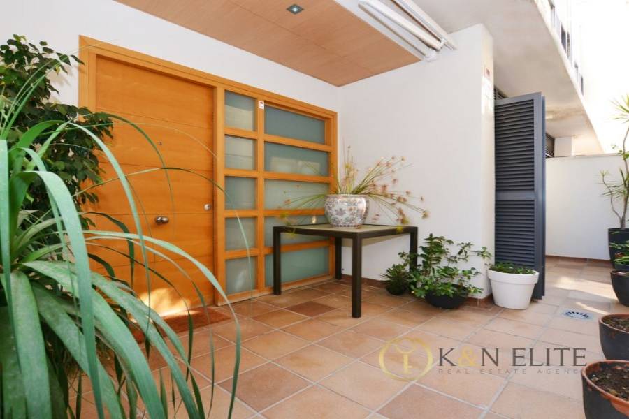 Alicante,Alicante,España,4 Bedrooms Bedrooms,4 BathroomsBathrooms,Bungalow,21723