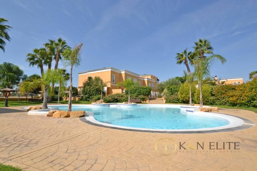 Alicante,Alicante,España,4 Bedrooms Bedrooms,3 BathroomsBathrooms,Bungalow,21727