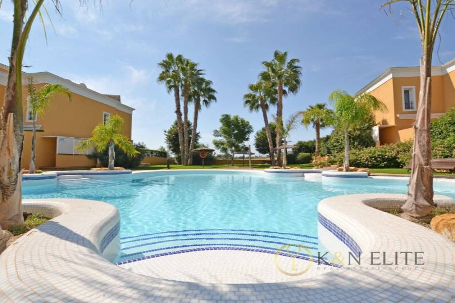 Alicante,Alicante,España,4 Bedrooms Bedrooms,3 BathroomsBathrooms,Bungalow,21727
