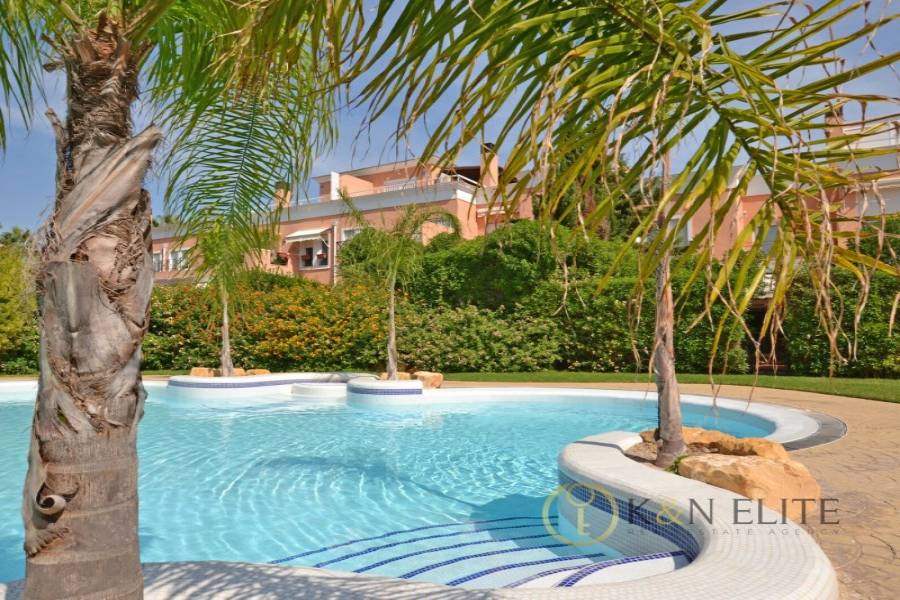 Alicante,Alicante,España,4 Bedrooms Bedrooms,3 BathroomsBathrooms,Bungalow,21727